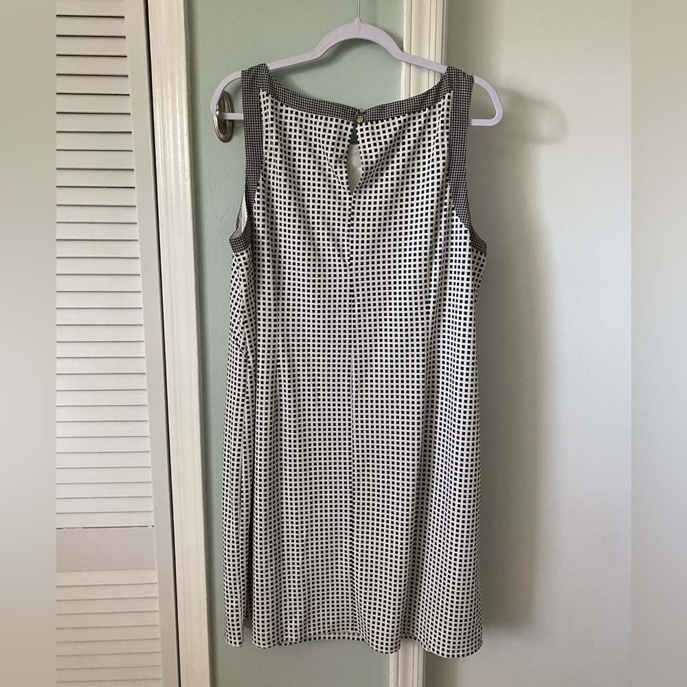 Ann Taylor white and black patterned dress